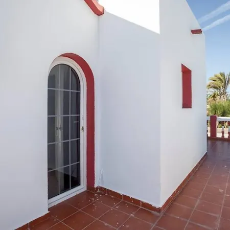 וילה Corralejo Beach Villa Tierra With Private Heated Pool, Bbq, Fast Wifi & Breathtaking Views By Amazzzing Travel קורלחו
